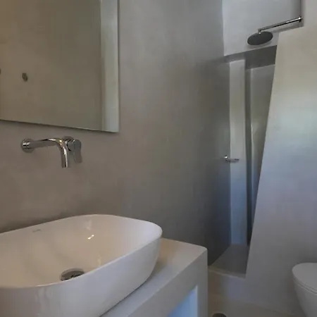 מלון Caldera Cliff 4*