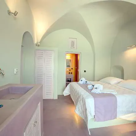 Hotel Caldera Cliff 4*