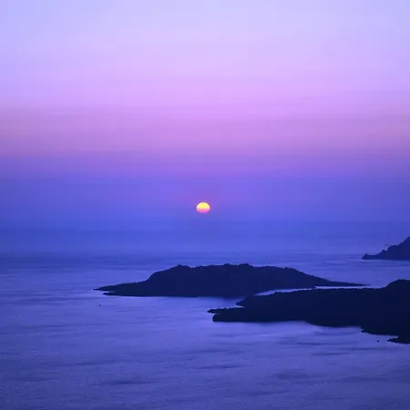 Caldera Cliff Fira (Santorini)
