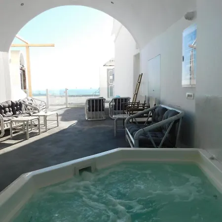 Отель Caldera Cliff 4*